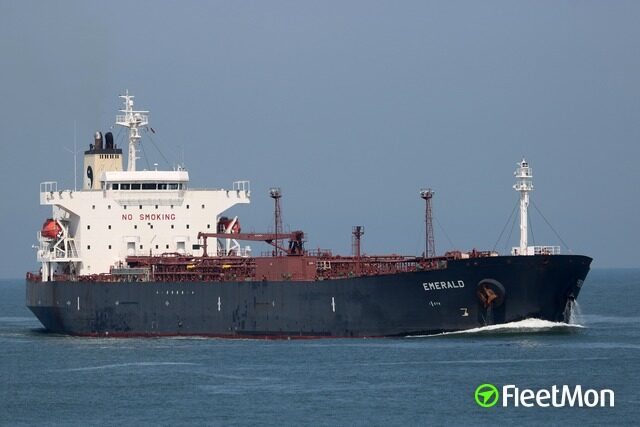 Click to enlarge Emeral oil tanker spill israel