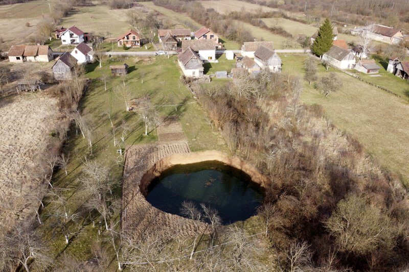 sinkhole croatia earthquakes