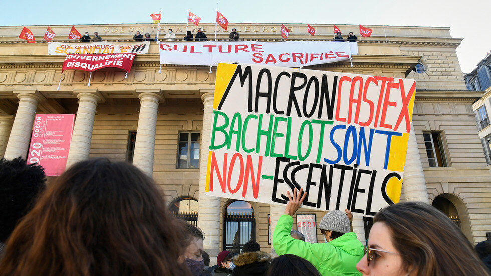 Click to enlarge protests lockdown france national theaters