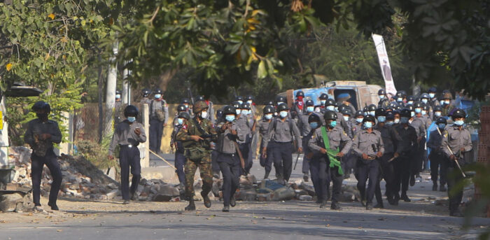 Click to enlarge Myanmar riot police 2021