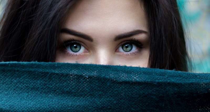 eyes green