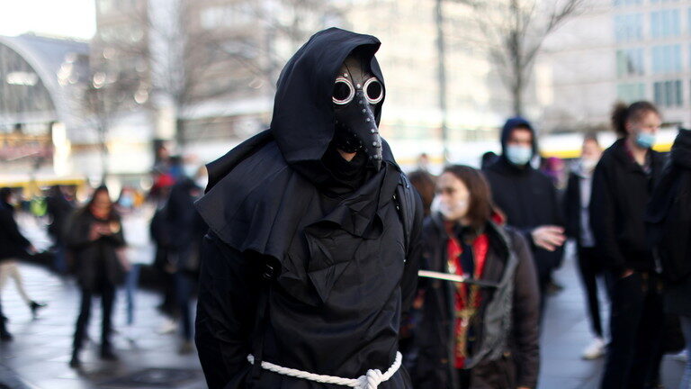 lockdown germany plague mask