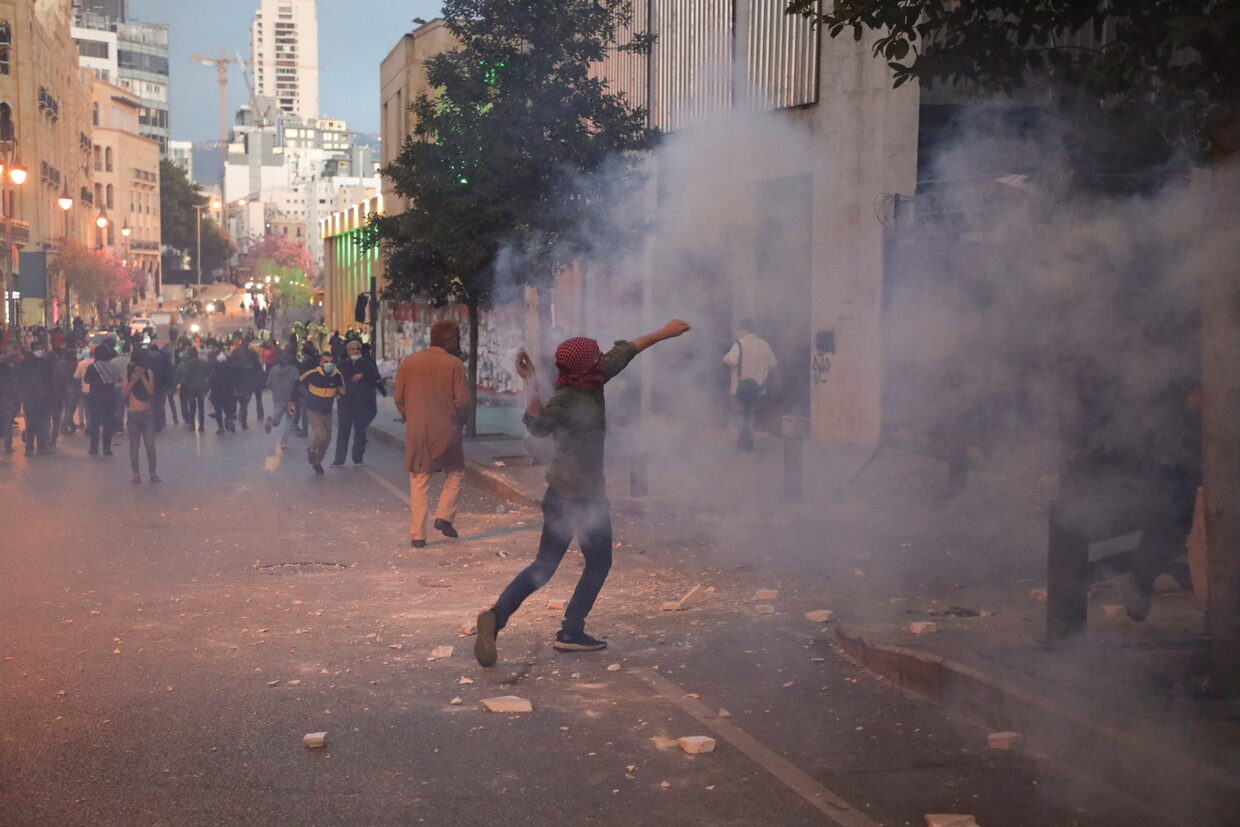 Click to enlarge lebanon currency protest