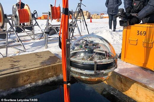 Click to enlarge particle detector baikal underwater telescope