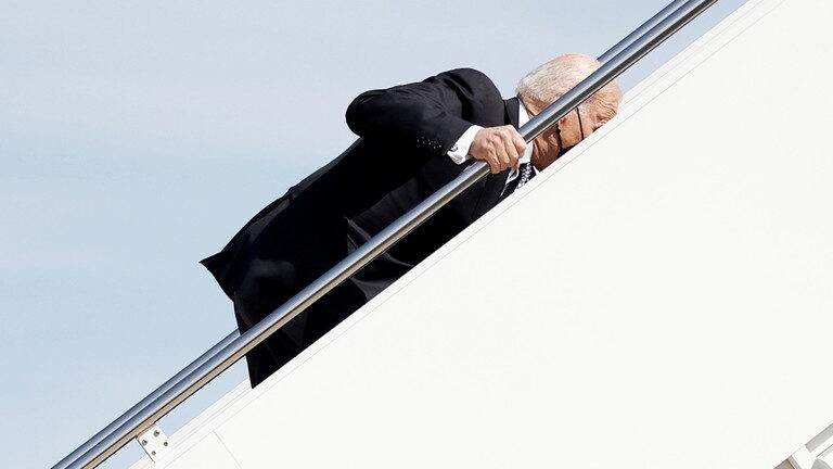 biden stairs stuble