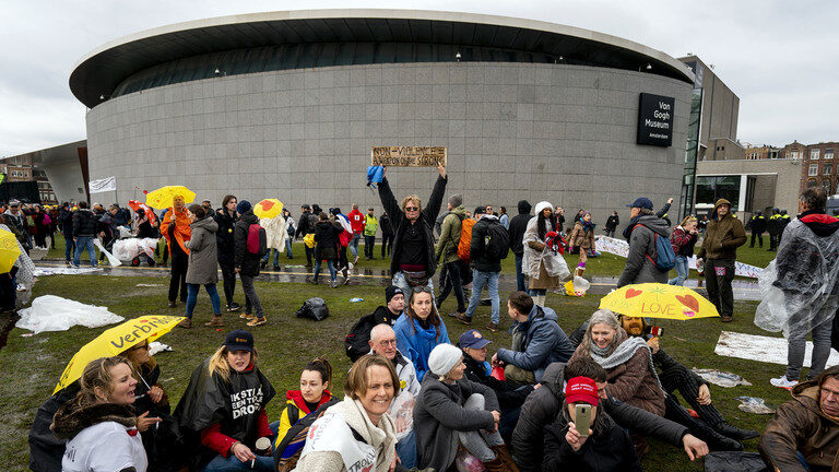 Click to enlarge Dutch protest