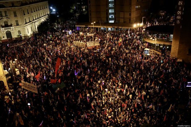 Click to enlarge netanyahu israel protest corruption election