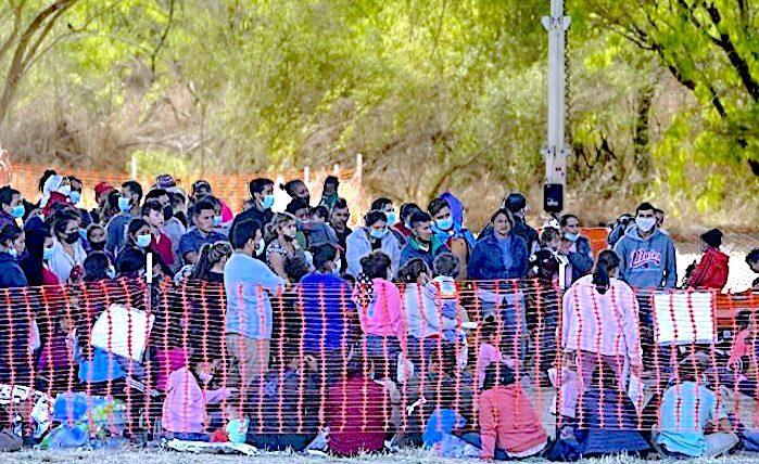 Click to enlarge Migrants wait