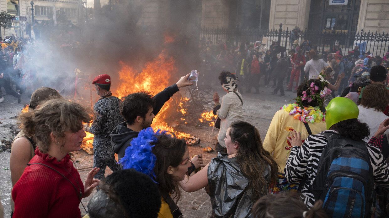 Click to enlarge marseille street festival