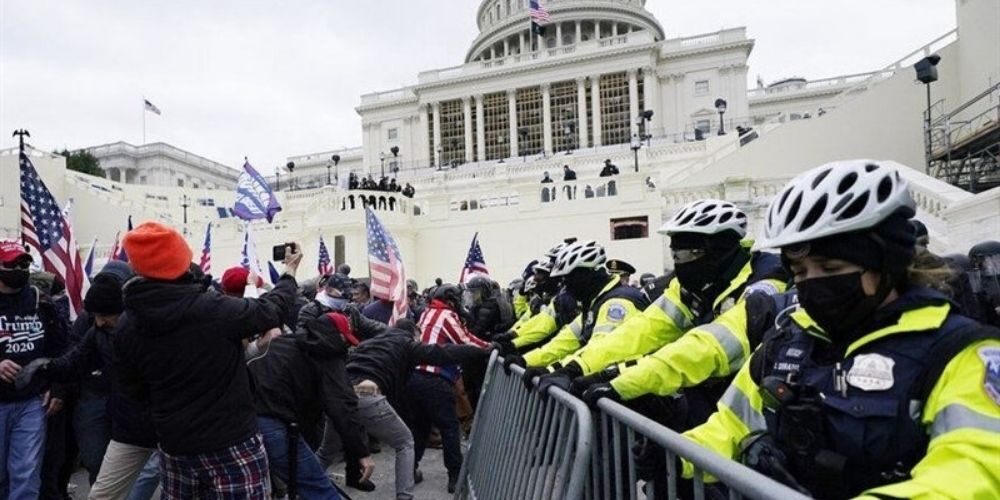 Click to enlarge capitol scuffle