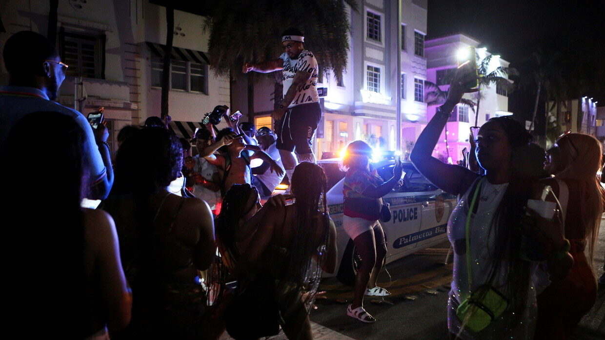 Click to enlarge miami beach street party