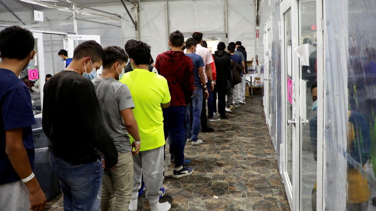 border migrant center