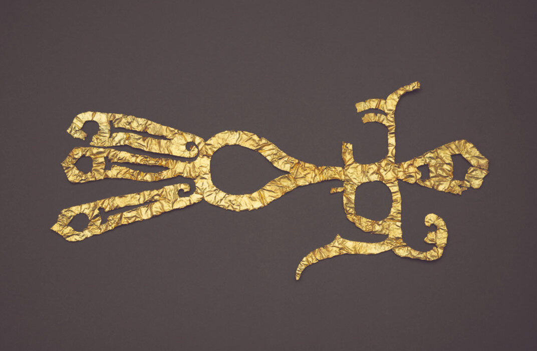 Click to enlarge Bird-shaped gold ornament .