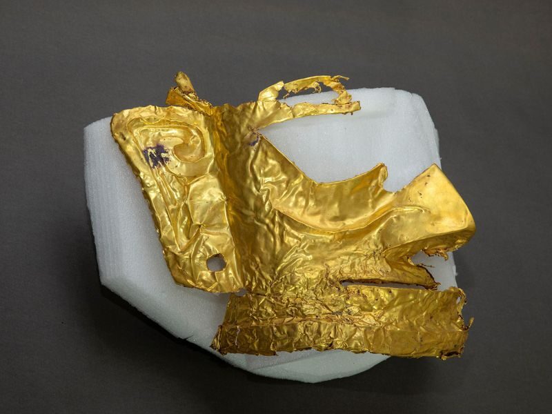 Click to enlarge Gold mask China