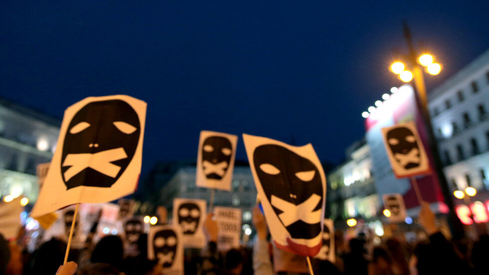 Click to enlarge anti censorship rally