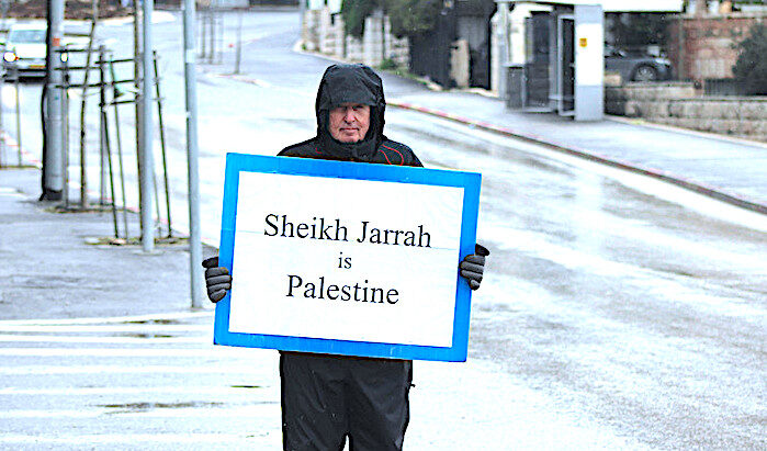 Click to enlarge Man w sign