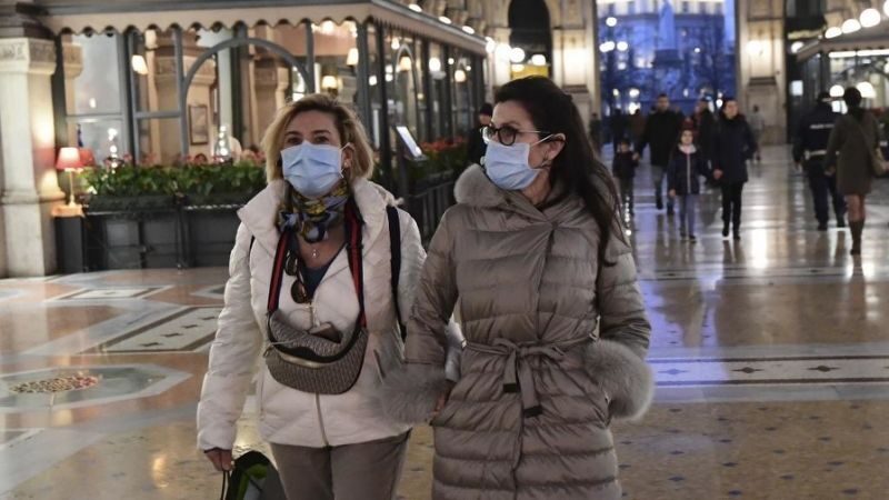 tourists italy masks covid