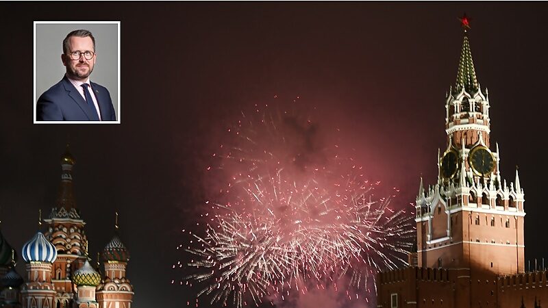 Click to enlarge fireworks red square moscow Stewart McDonald britain