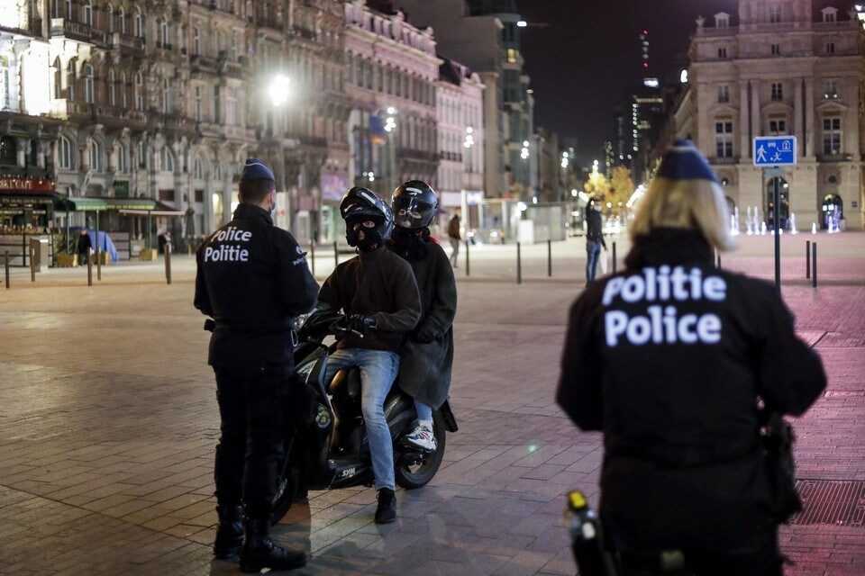 Click to enlarge belgium police lockdown