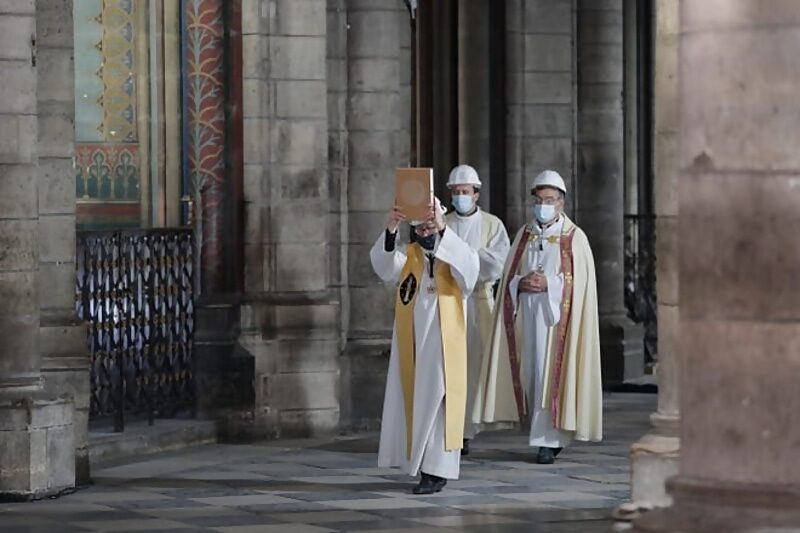 Click to enlarge notre dame holy week april 2021