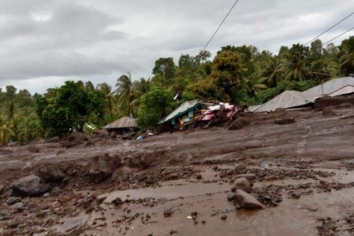 The condition of Nele Lamadike after being hit by a flood and landslide on April 4, 2021.