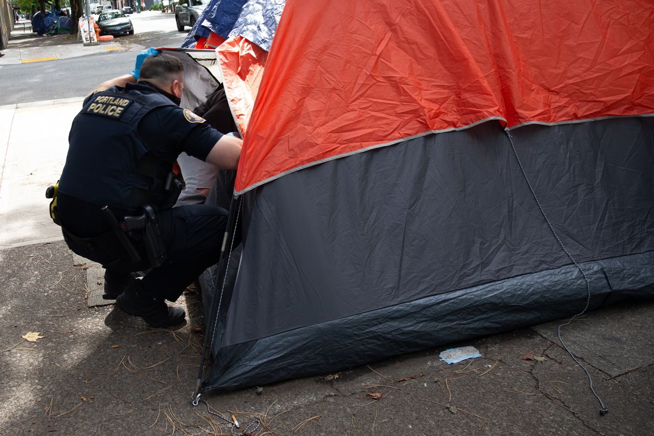 Click to enlarge oregon police 5