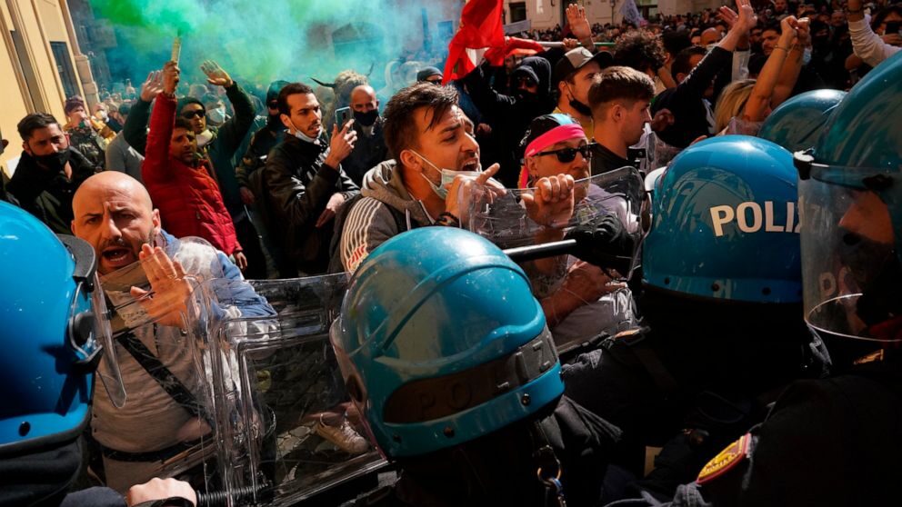 Click to enlarge Demonstrators in Rome