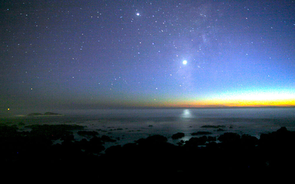Click to enlarge Venus reflected on the Pacific Ocean.