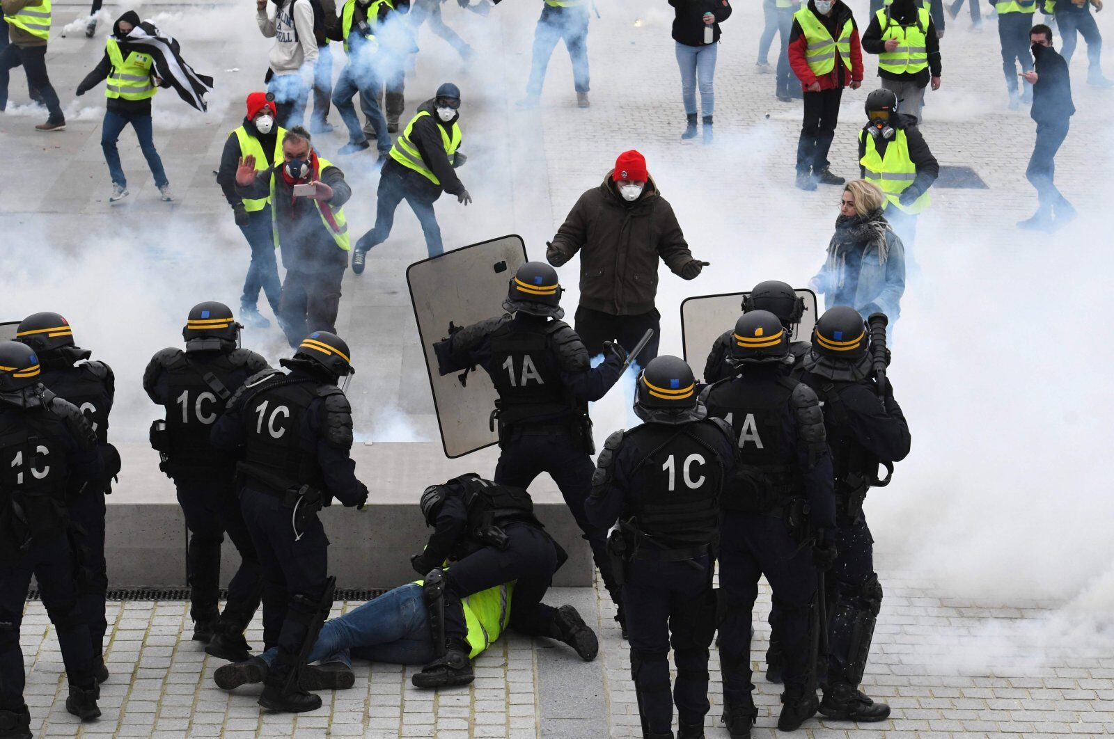 Click to enlarge france police