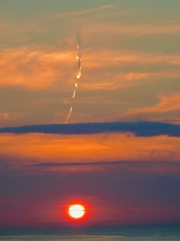 Click to enlarge Fireball effect in the sky over Rhyl