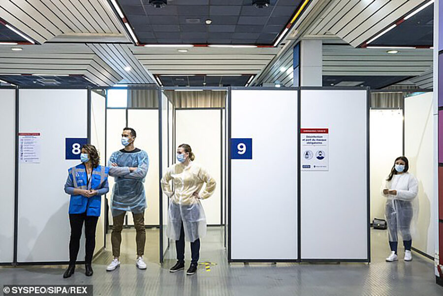 Click to enlarge vaccVaccination centre at the Palais des Expositions in Nice