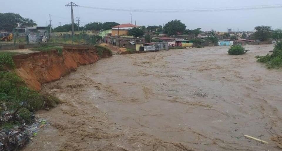 Click to enlarge Floods in Luanda Angola, 19 April 2021.