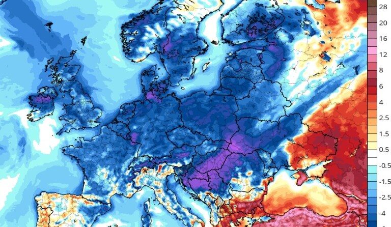 Click to enlarge GFS 2m Temp Anomalies for May 1