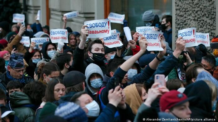 Click to enlarge moscow protesters