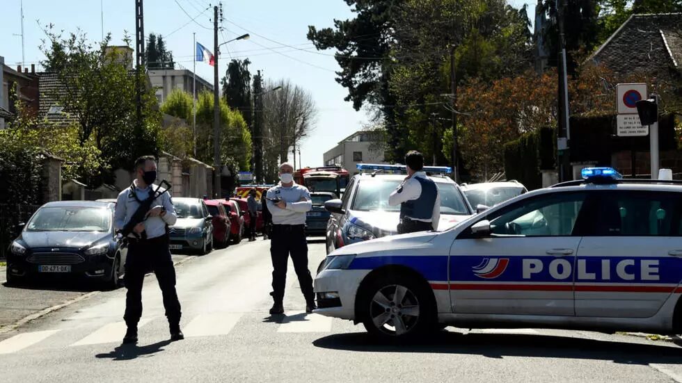 Click to enlarge france stabbing knife