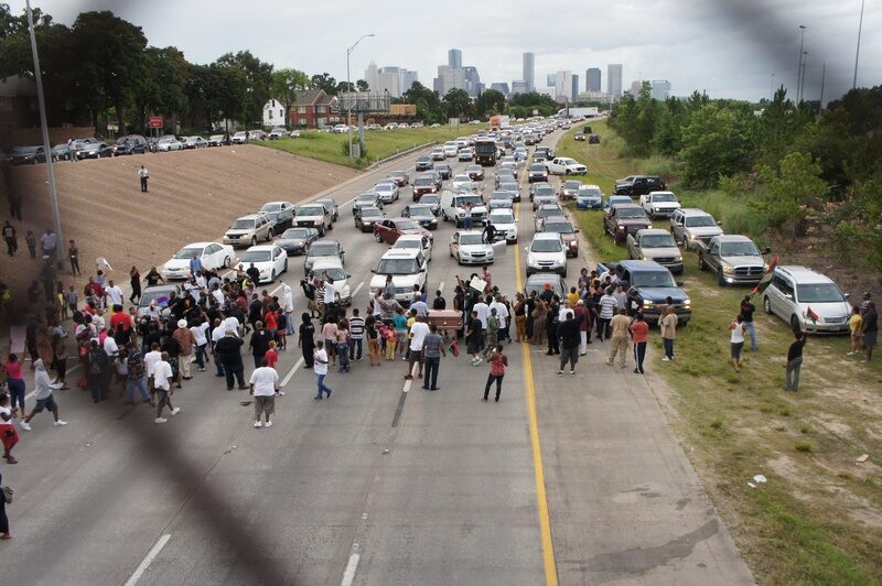 Click to enlarge highway blocked protesters