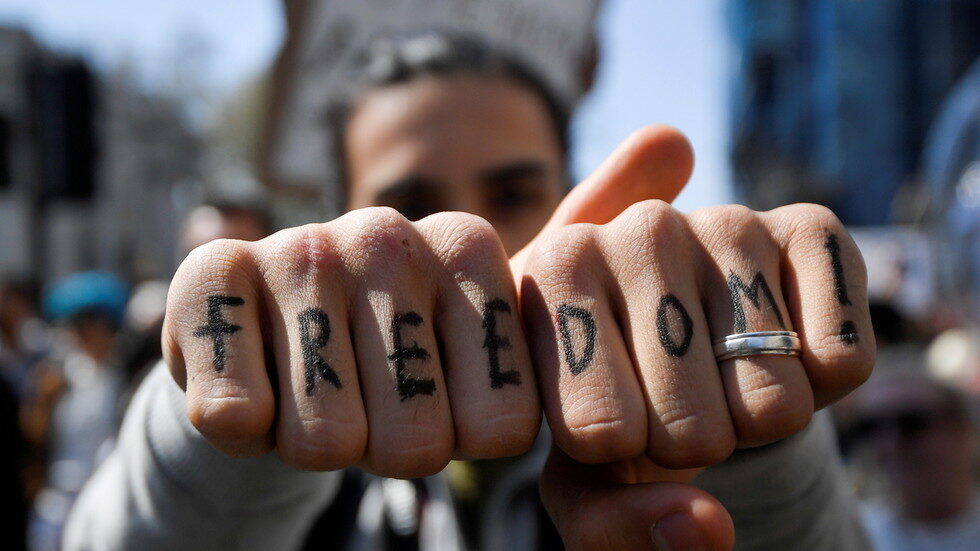 Click to enlarge anti-lockdown protester