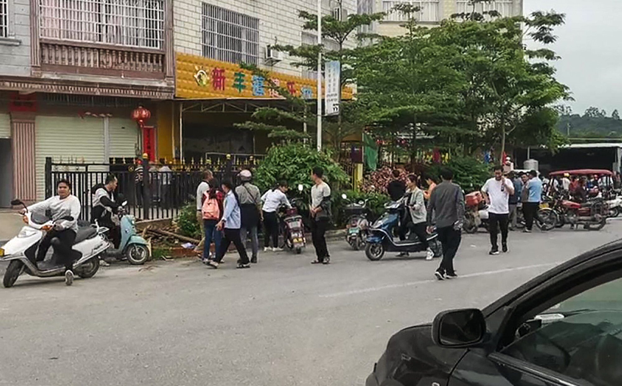 Click to enlarge china stabbing