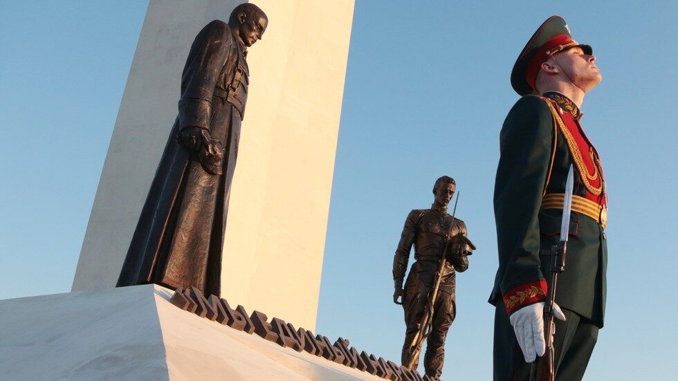 Click to enlarge russian civil war monument