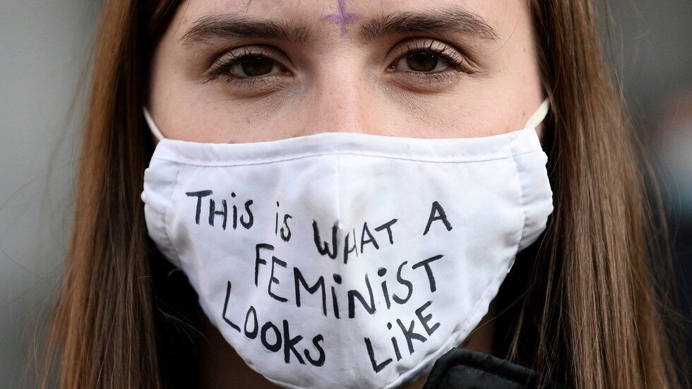 feminist facemask woma