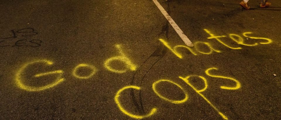 anti police grafitti