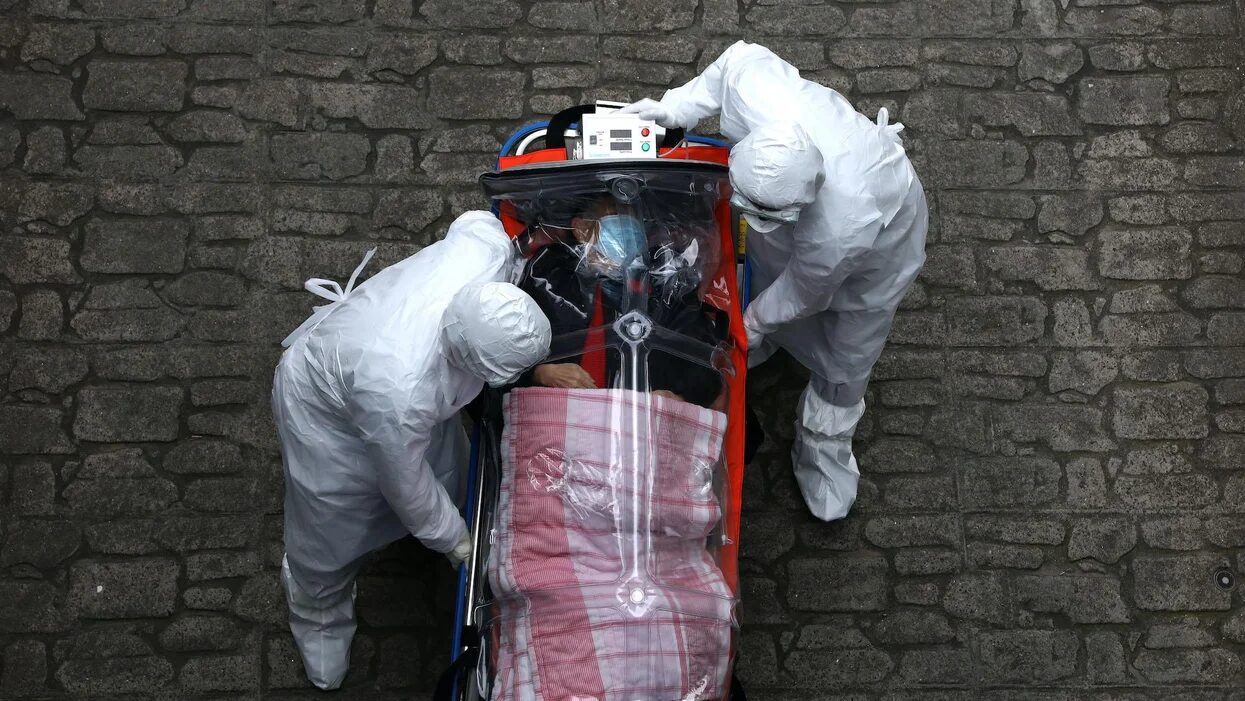 covid victim stretcher infectuous