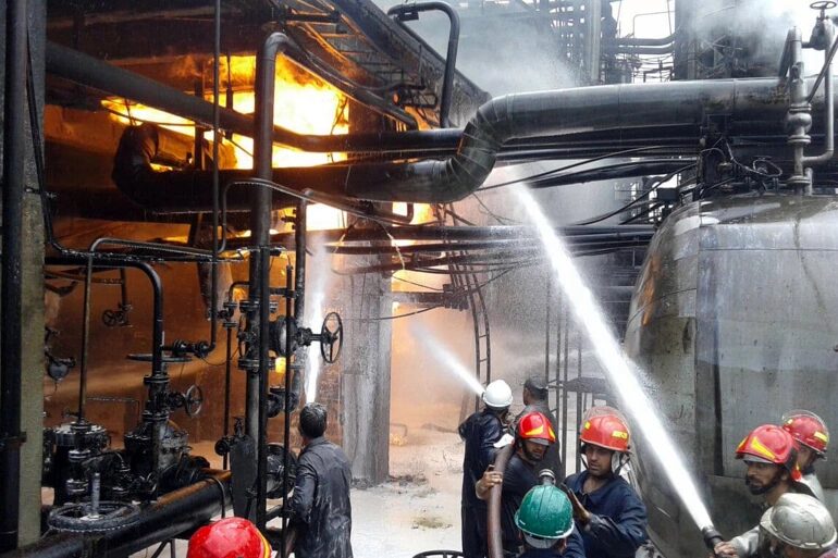 Click to enlarge syria oil fire