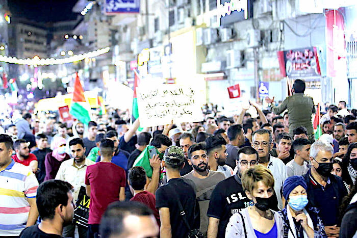 Click to enlarge Palestinians march protest