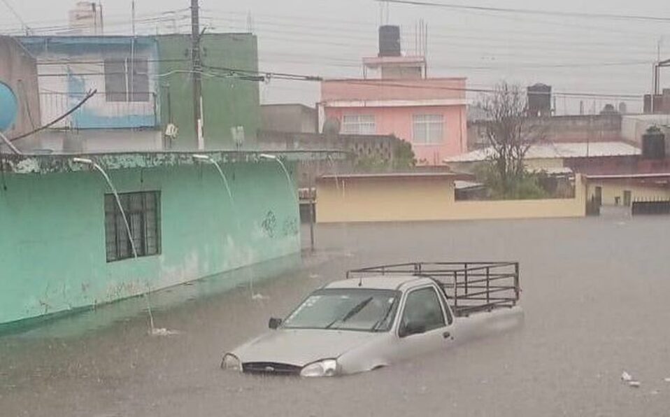 Click to enlarge The rains caused severe flooding in different parts of Xalapa.