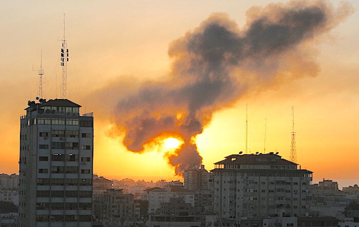 Click to enlarge Gaza burns