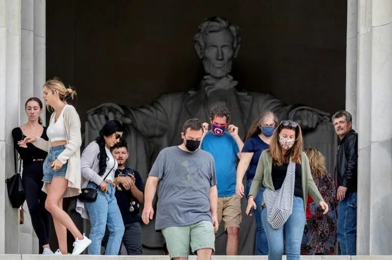 Click to enlarge tourists