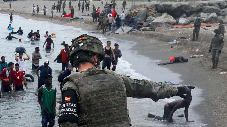 Click to enlarge migrants spain