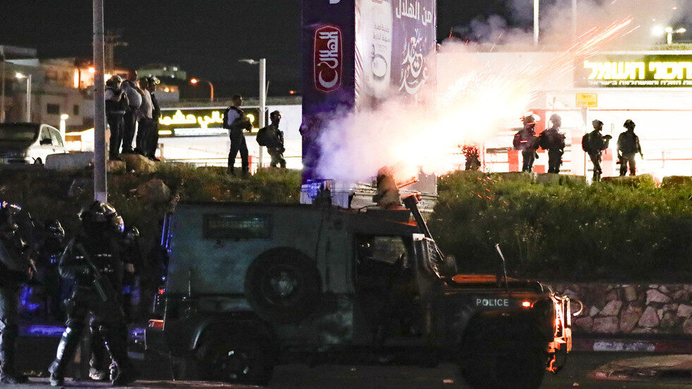 Click to enlarge israel fire on protesters
