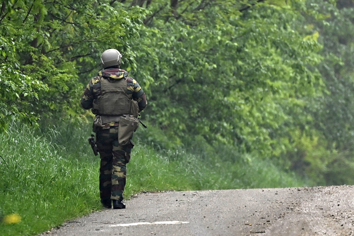 Click to enlarge soldier belgium manhunt